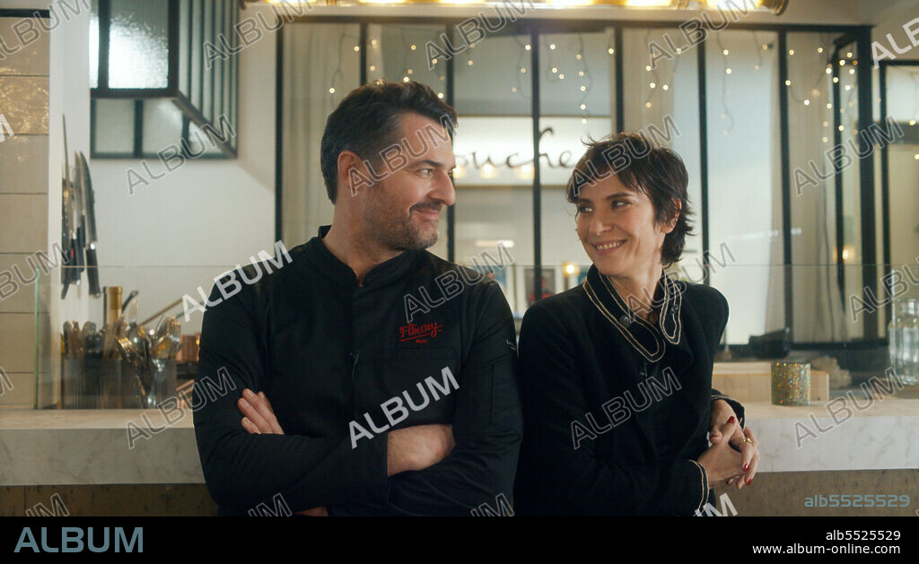 ARNAUD DUCRET et GERALDINE PAILHAS dans TENDRE ET SAIGNANT, 2021, réalisé par CHRISTOPHER THOMPSON. Copyright Les Films du Cap.