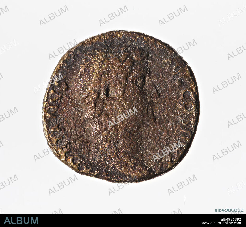 Vz: laureated head n.r., HADRIANUS - AUG COS III PP, Kz: Providentia n.l. between S - C, PROVIDENTIA AUG, coin, sestertius, Hadrian, metal, copper, Diam. 28 mm, wt. 21.97 gr, Roman 134-138, the Netherlands, North Brabant, Maasdriel, Alem.