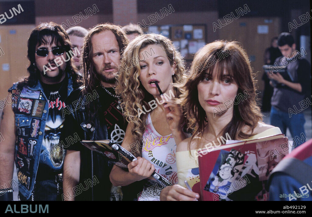 ANA RISUEÑO, FLORENTINO FERNANDEZ, JAYDY MICHEL y SANTIAGO SEGURA en ISI / DISI: AMOR A LO BESTIA, 2004, dirigida por CHEMA DE LA PEÑA. Copyright LOLAFILMS/MTV FILMS EUROPE/INTUITION FILMS.