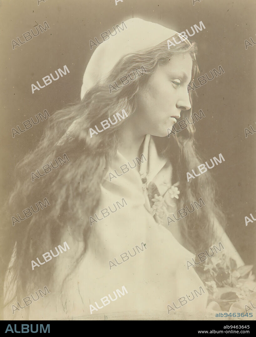 The Lady of the Lake' Mary Ann Hillier, Cameron, Julia Margaret, Photographer, Vers 1869, 3e quart du 19e siècle, Maison de Victor Hugo - Hauteville House, Photography, Albumen paper print, Grande-Bretagne, Dimensions - Work: Height: 25.2 cm, Width: 20 cm, Dimensions: Height: 60 cm, Width: 50 cm.