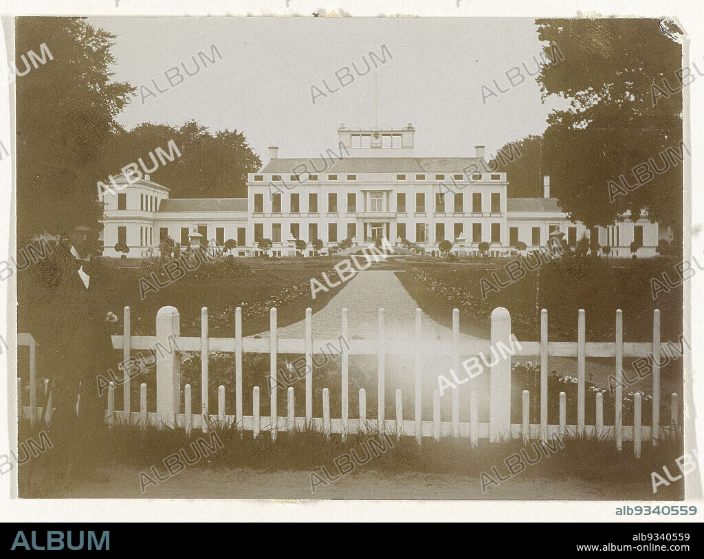 Soestdijk Palace seen from the street side, Baarn, Netherlands, Soestdijk Palace seen from the street side, Baarn, Netherlands. In the foreground a man posing., anonymous, Netherlands, c. 1900, photographic support, height 81 mm × width 112 mm.