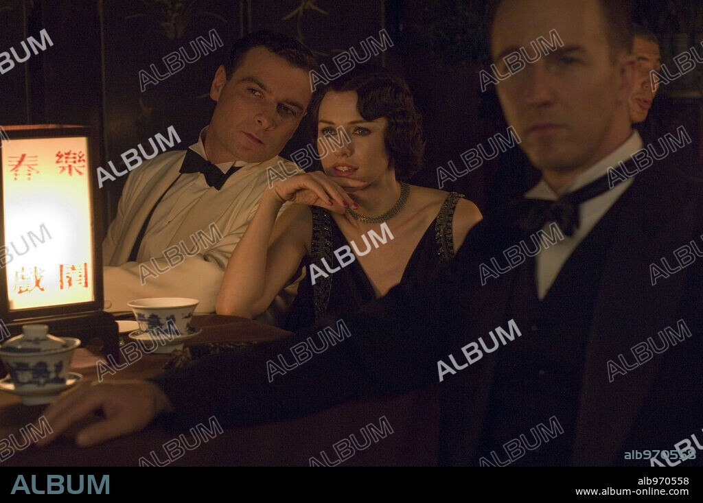 EDWARD NORTON, LIEV SCHREIBER and NAOMI WATTS in THE PAINTED VEIL, 2006, directed by JOHN CURRAN. Copyright WIP/ STRATUS FILM/BOB YARI PROD./CLASS 5 FILMS/COLLETON COMP.