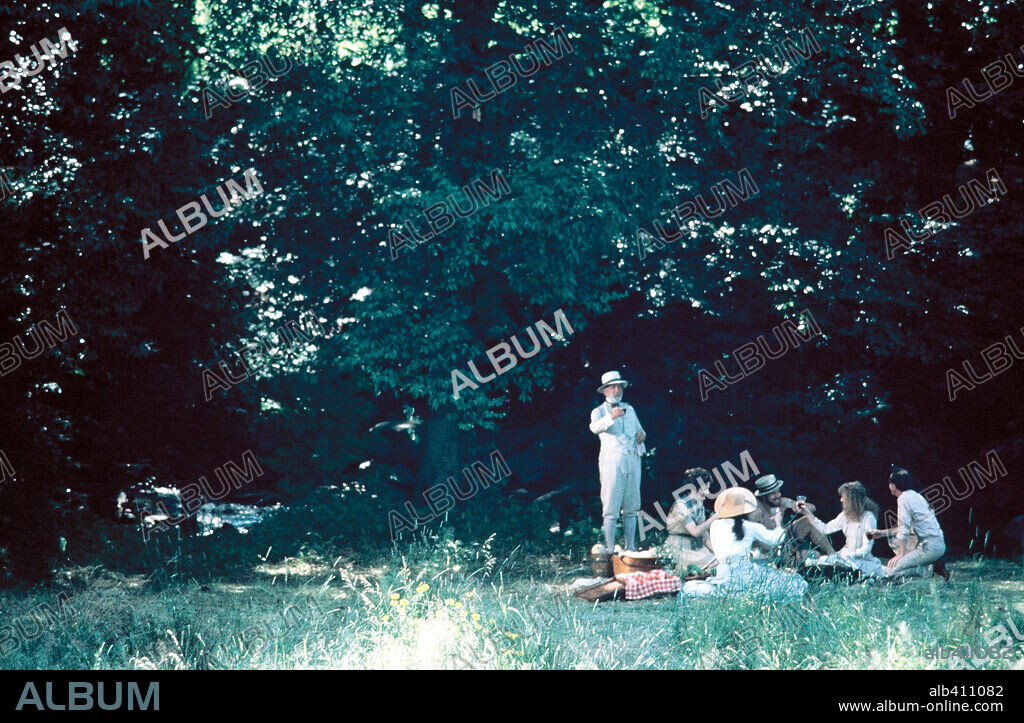 MARY STEENBURGEN and WOODY ALLEN in A MIDSUMMER NIGHT'S SEX COMEDY, 1982, directed by WOODY ALLEN. Copyright ORION PICTURES.