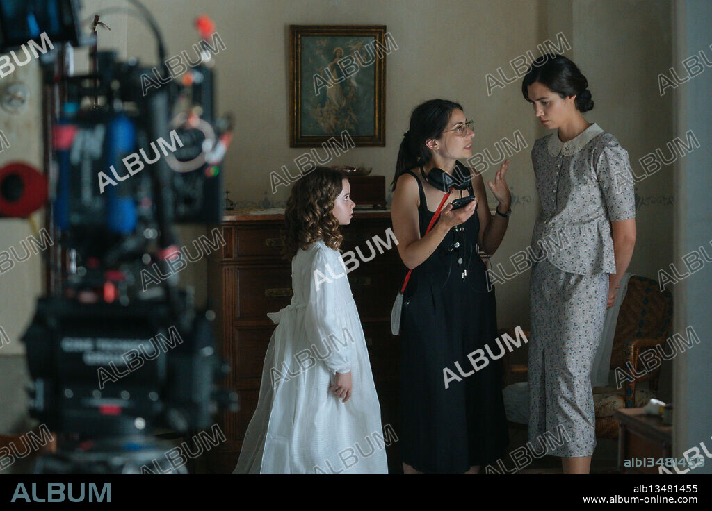 CELIA RICO CLAVELLINO and LORETO MAULEON in LA BUENA LETRA, 2025, directed by CELIA RICO CLAVELLINO. Copyright Mod Producciones / Misent Producciones / Arcadia Motion Pictures.