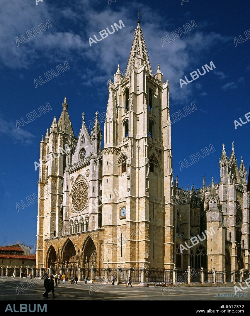 FACHADA PRINCIPAL DE LA CATEDRAL DE LEON - SIGLO XIII - GOTICO ESPAÑOL.