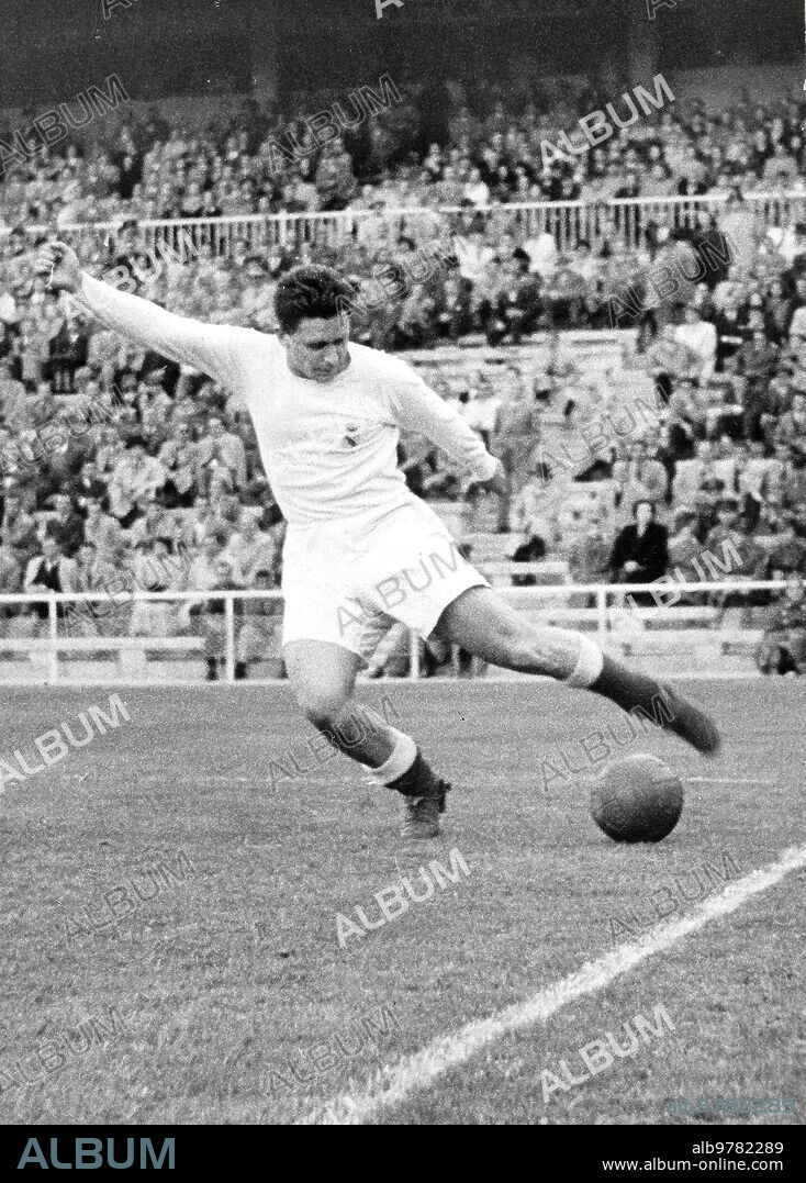 1950. Luis Molowny "el Mangas" en una Accion de un Partido.