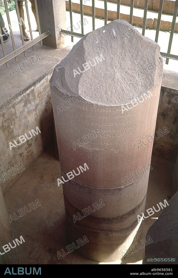 COLUMNA MONOLITICA-III AC-EDICTO ASOKA:EXPULSION MONJES DISIDENTES.