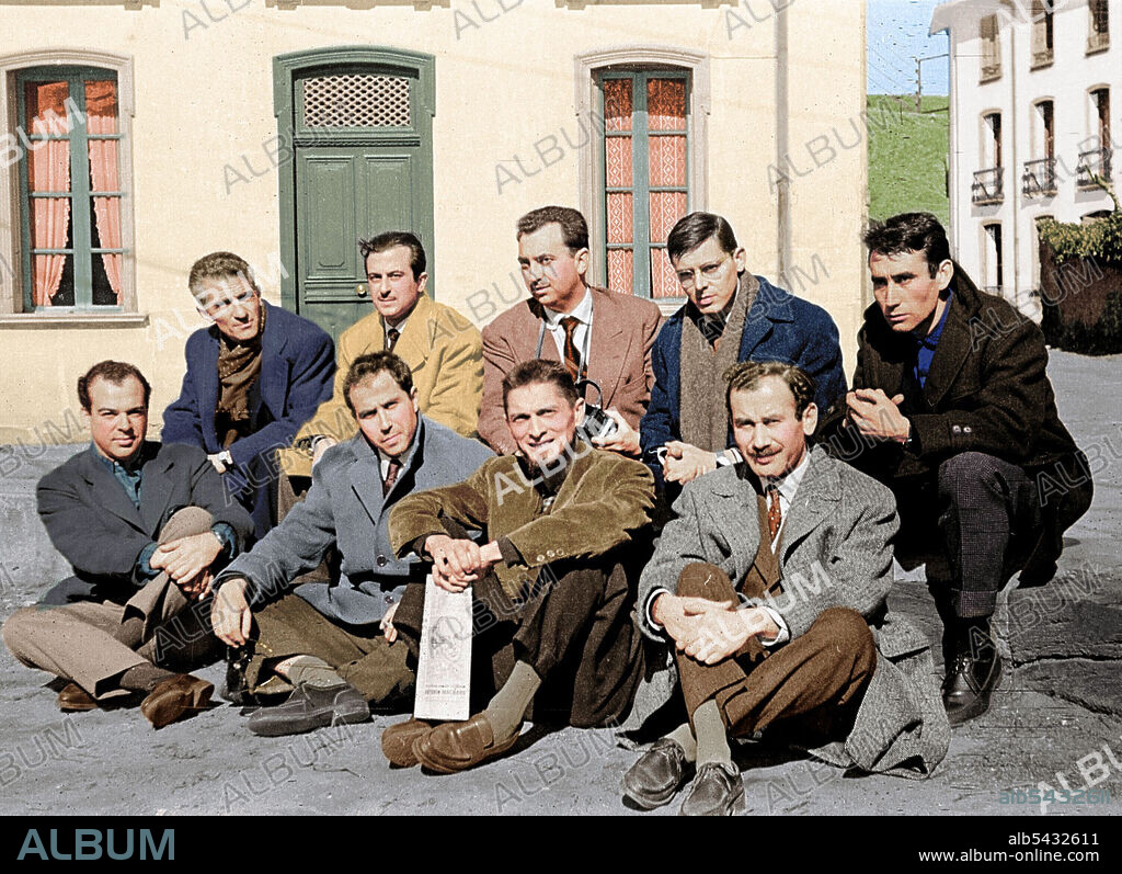 Fotografia en blanco y negro durante el homenaje a Antonio Machado. Cotlliure , febrero1959.
Goytisolo, José Agustín ; Barral, Carlos ; Caballero Bonald, José Manuel ; Gil de Biedma, Jaime ; Costafreda, Alfonso ; Otero, Blas de.