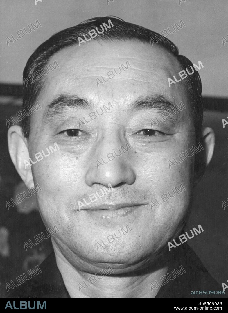 Orig. bildtext... ADMIRAL YONAI TAKES HELM OF JAPAN GOVERNMENT TOKYO, JAN. 1940 Tokyo,Jan.15.... Succeeding Prime Minister Nobuyuki Abe, whose Cabinet resigned en bloc on January 14th, Admiral Mitsumasa Yonai, 62, three times Navy Minister (successively in the Hayashi, Konoye and Hiranuma Cabinets, Feb.2,1937, to Aug.28,1939), was appointed by the Emperor on the evening of the same day to the premiership, and completed the organization of his Cabinet today. The new Premier is a man of sterling character, quiet disposition, moderate views, excellent physique, and respected by all classes of the people of Japan. His appointment, which is backed by popular approval, marks his retirement from active duty in the Navy, of which he was one of the most important and valuable leaders, so much so as to win him a place in naval circles approximating that which the late revered Admiral Togo occupied. Anm. Se även BCB606. M Yonai, 1880-1948, japansk militär (amiral) och politiker (oberoende). Bildserier Fotoreportage CD670 persons: MITSUMASA YONAI sites: TOKYO;JAPAN.