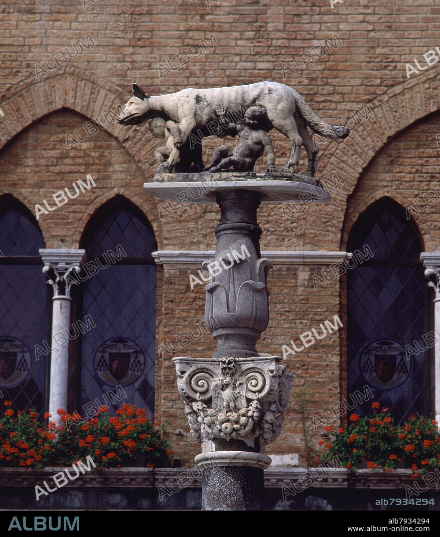 ESCULTURA DE LOBA CAPITOLINA CON ROMULO Y REMO.