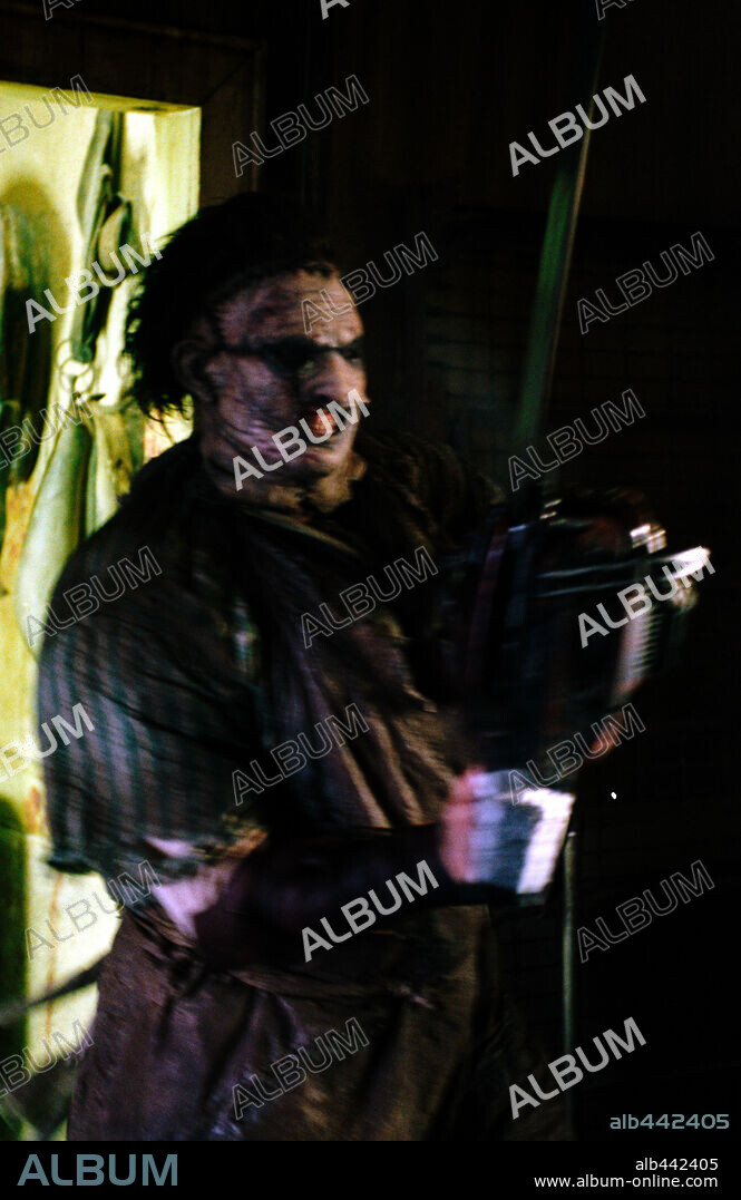 ANDREW BRYNIARSKI in THE TEXAS CHAINSAW MASSACRE, 2003, directed by MARCUS NISPEL. Copyright NEW LINE CINEMA.