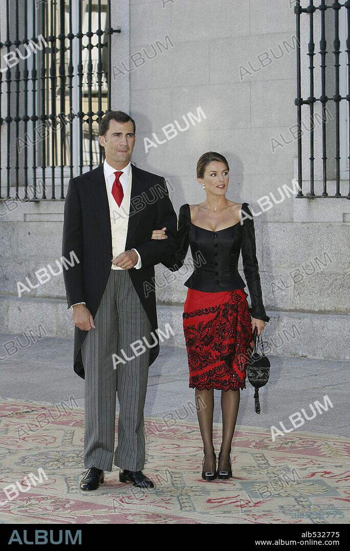 CROWN PRINCESS LETIZIA OF SPAIN y Prince Felipe. Sep 18, 2004; La Granja, SPAIN; PRINCE FELIPE and PRINCESS LETIZIA at the wedding of Beltran Gomez-Acebo y Borbon (the Prince's cousin) and Spanish Model Laura Ponte, held in Segovia's La Granja palace.  Mandatory Credit: Photo by Ernesto Agudo/KORPA/ZUMAPress. (©) Copyright 2004 by Ernesto Agudo/KORPA. 18/09/2004