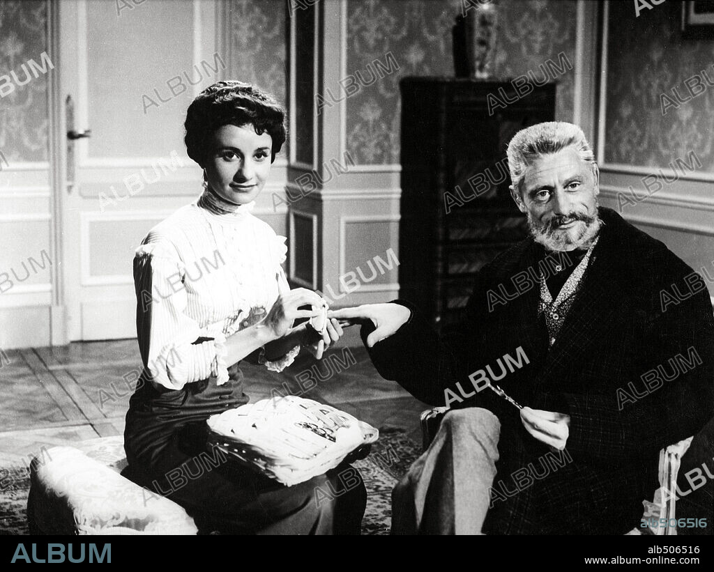 LISELOTTE PULVER et ROBERT LAMOREAUX dans LES AVENTURES D'ARSENE LUPIN, 1957, réalisé par JACQUES BECKER.