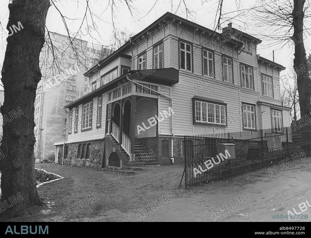 Göteborg 1993-03-18 - Segerstedtska villan skall rivas - här bodde Handelstidningens legendariske chefredaktör Torgny Segerstedt mellan åren 1927-1945 *** Local Caption *** GP - Lars Alexi . Scannad från kopia - ligger i GP-kuvert i HT-histrorisk låda. KAMERAREPORTAGE.