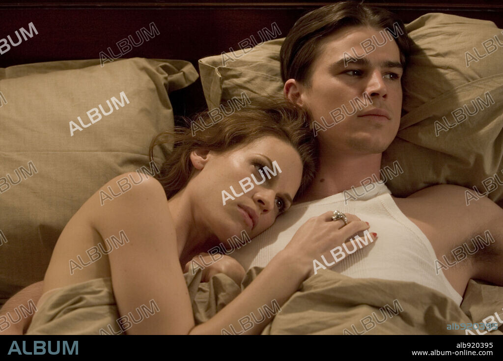 HILARY SWANK and JOSH HARTNETT in THE BLACK DAHLIA, 2006, directed by BRIAN DE PALMA. Copyright UNIVERSAL PICTURES / KONOW, ROLF.