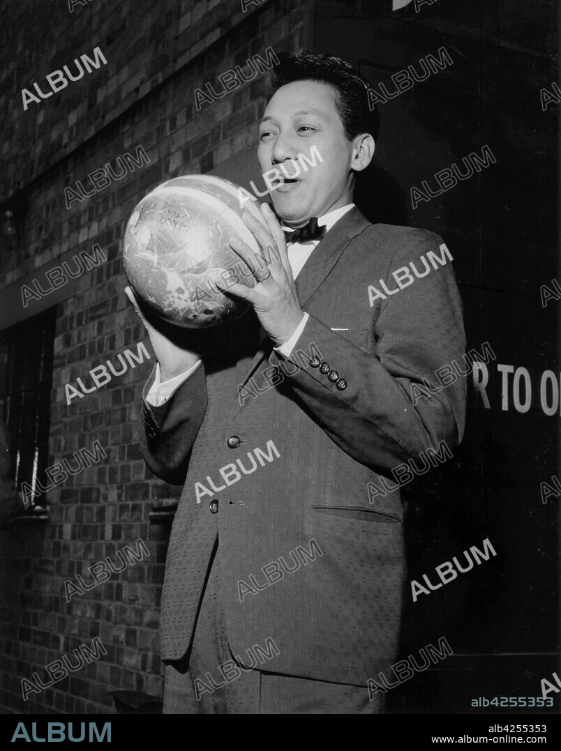 BRIAN FOSKETT. Danny Barcelona off stage on Day 2, Finsbury Park Astoria, London, 1962.