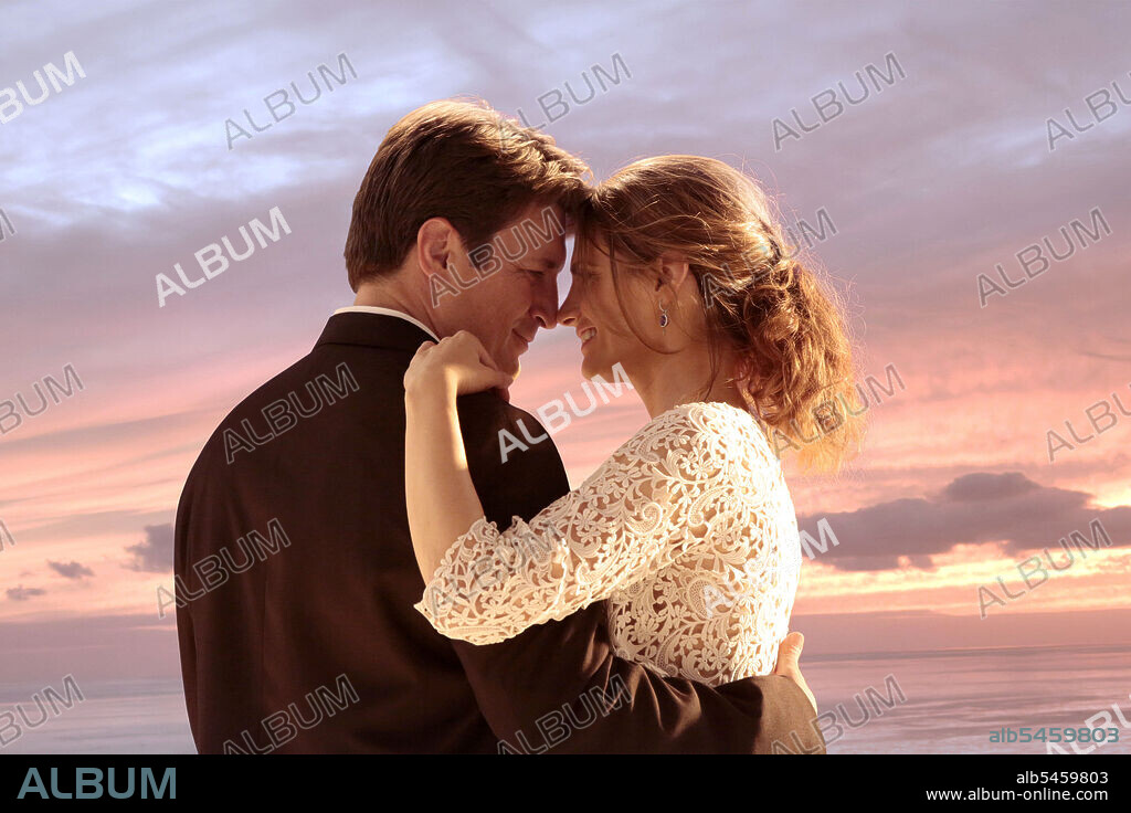 NATHAN FILLION und STANA KATIC in CASTLE, 2009, unter der Regie von BRYAN SPICER und ROB BOWMAN. Copyright Beacon Pictures.