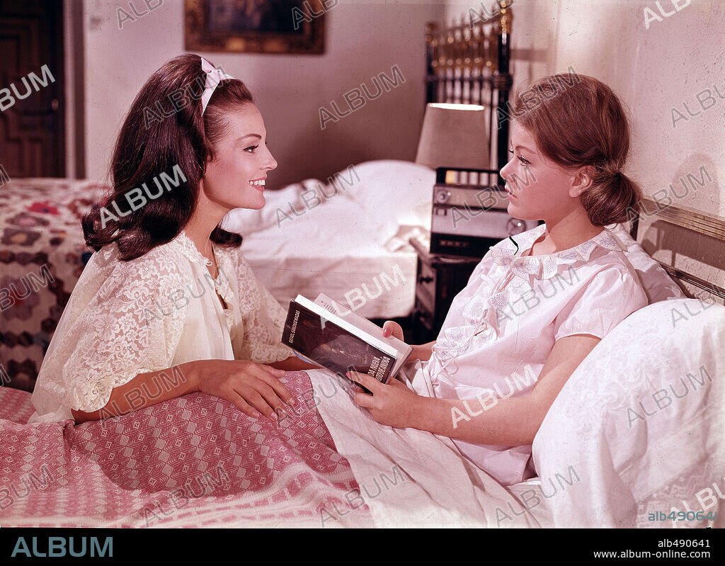 CARMEN SEVILLA en CAMINO DEL ROCIO, 1966, dirigida por RAFAEL GIL. Copyright CORAL P.C.