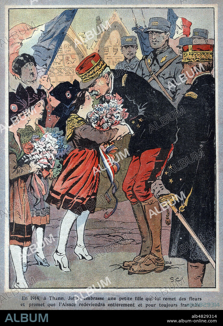 En 1914, a Thann, JOFFRE (1852-1931) embrasse une petite fille et lui promet que l'Alsace redeviendra francaise. Illustration vers 1920 de Georges CONRAD (1874-1936) pour Joffre, Foch, Pétain. Credit : Collection Jonas/Kharbine-Tapabor.