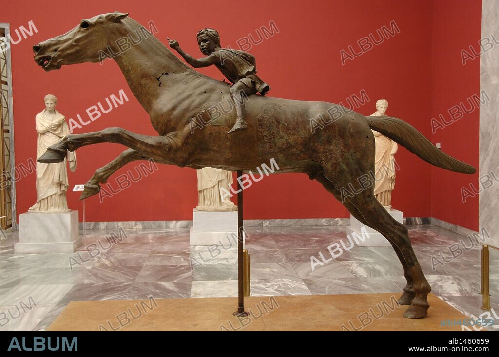 ARTE GRIEGO. GRECIA. SIGLO II a. C. JINETE DE ARTEMISION. Conjunto escultórico de bronce fechado hacia el año 140 a. C. Museo Arqueológico Nacional. Atenas.