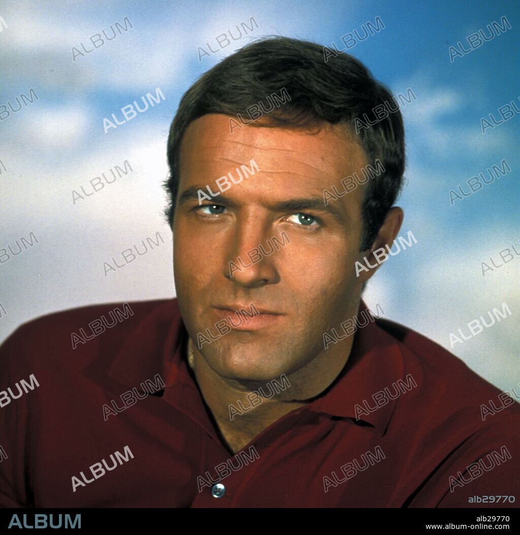 JAMES CAAN en CUENTA ATRÁS, 1968 (COUNTDOWN), dirigida por ROBERT ALTMAN. Copyright WARNER BROTHERS.