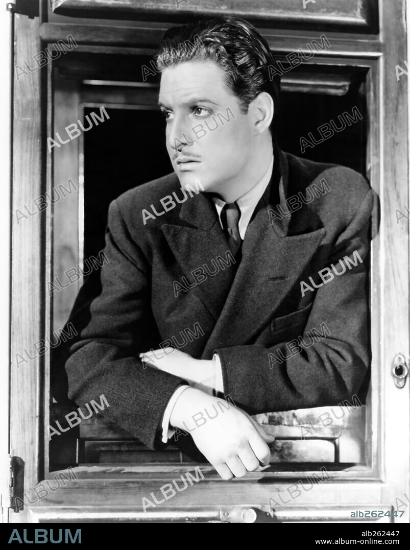 ROBERT DONAT en 39 ESCALONES, 1935 (THE 39 STEPS), dirigida por ALFRED HITCHCOCK. Copyright GAUMONT-BRITISH.