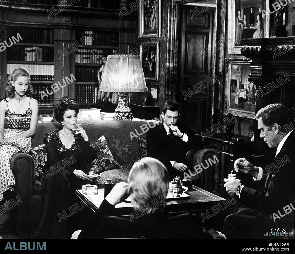 BURT LANCASTER, CLAUDIA MARSANI, HELMUT BERGER, SILVANA MANGANO and STEFANO PATRIZI in CONVERSATION PIECE, 1974 (GRUPPO DI FAMIGLIA IN UN INTERNO), directed by LUCHINO VISCONTI. Copyright NEW LINE CINEMA.