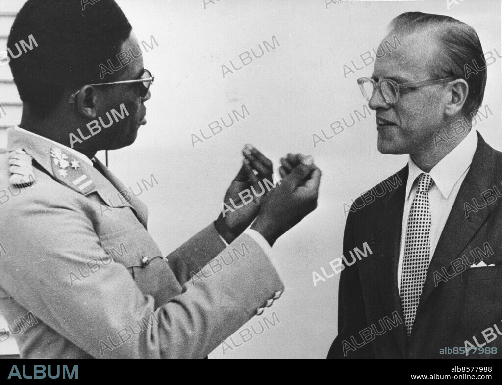Administrative FN-chefen Sture Linnér samtalar med Kongos armechef Mobutu i Leopoldville 1961. Foto Pressens Bild SCANPIX kod 190.