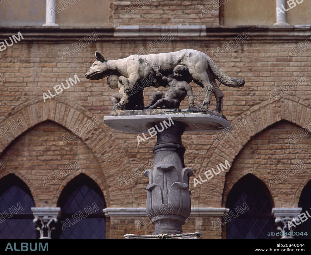 ESCULTURA DE LOBA CAPITOLINA CON ROMULO Y REMO.