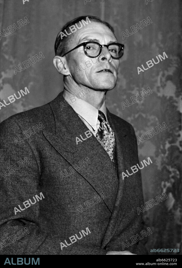 Southafrican author Alan Paton. Portrait by photographer Fred Stein (1909-1967) who emigrated 1933 from Nazi Germany to France and finally to the USA.