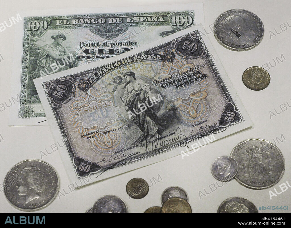 Peseta. Billetes emitidos en 1906 y monedas acuñadas en distintos años, en circulación en España en 1913. Museo Arqueológico Nacional. Madrid. España.