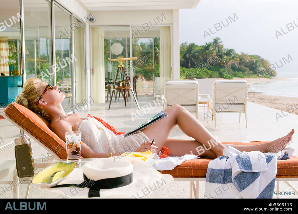 AMBER HEARD en LOS DIARIOS DEL RON, 2011 (THE RUM DIARY), dirigida por BRUCE ROBINSON. Copyright DARK & STORMY ENTERTAINMENT.