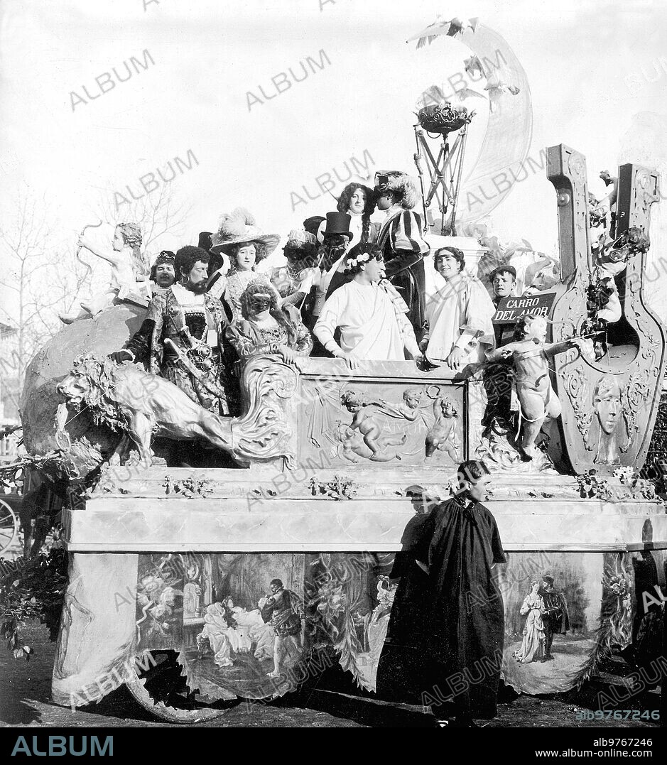 El carnaval de 1909 en Madrid. El "carro del Amor" carroza del Sr Guendulain, que Obtuvo el premio de dos mil Pesetas en el concurso de ayer tarde.