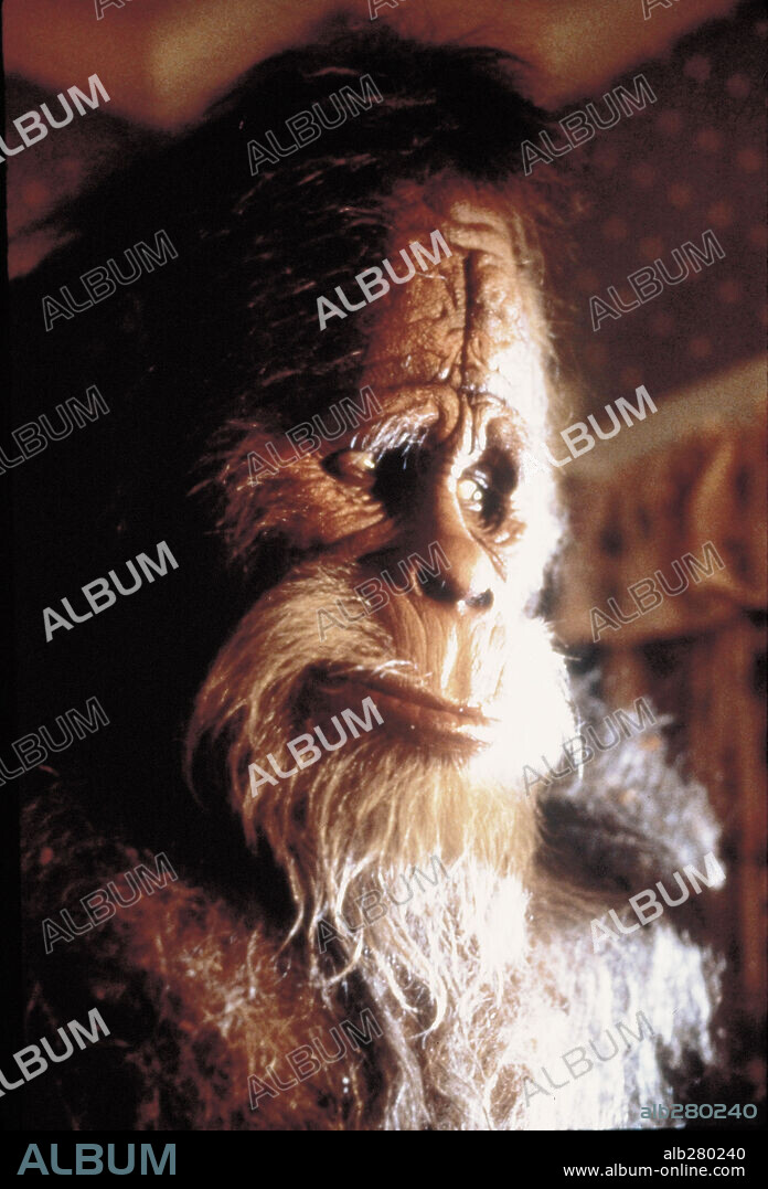 KEVIN PETER HALL in HARRY AND THE HENDERSONS, 1987. Copyright AMBLIN/UNIVERSAL.
