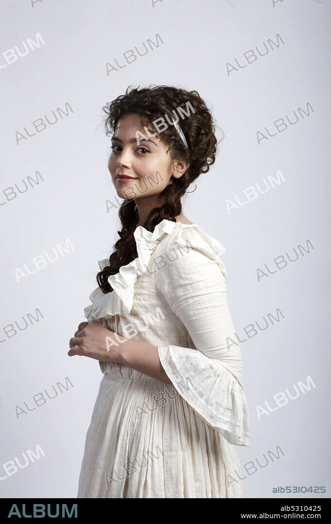 JENNA COLEMAN en LA MUERTE LLEGA A PEMBERLEY, 2013 (DEATH COMES TO PEMBERLEY). Copyright BBC DRAMA PRODUCTIONS.