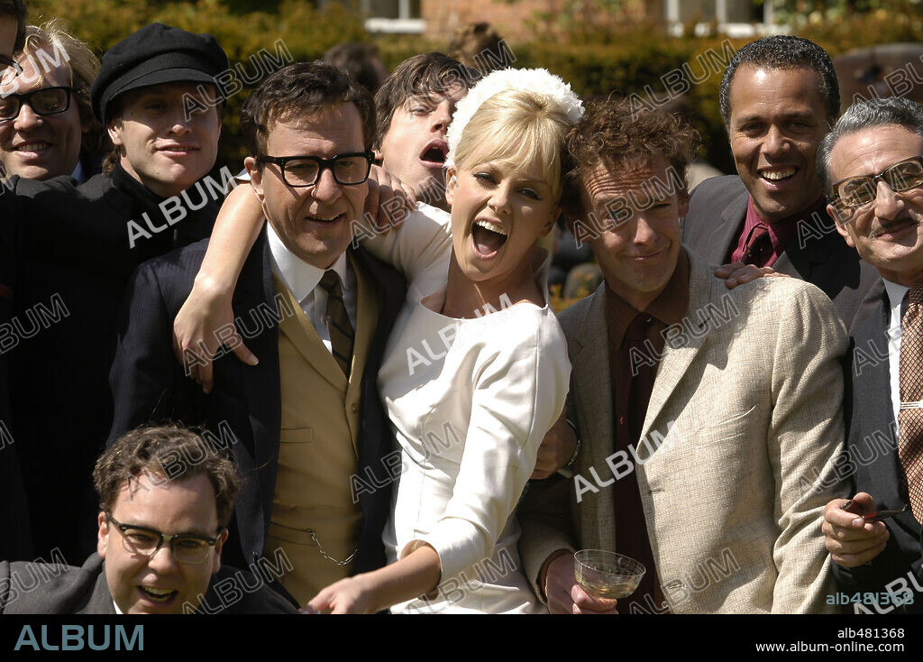 CHARLIZE THERON y GEOFFREY RUSH en LLAMAME PETER, 2004 (THE LIFE AND DEATH OF PETER SELLERS), dirigida por STEPHEN HOPKINS. Copyright HBO.