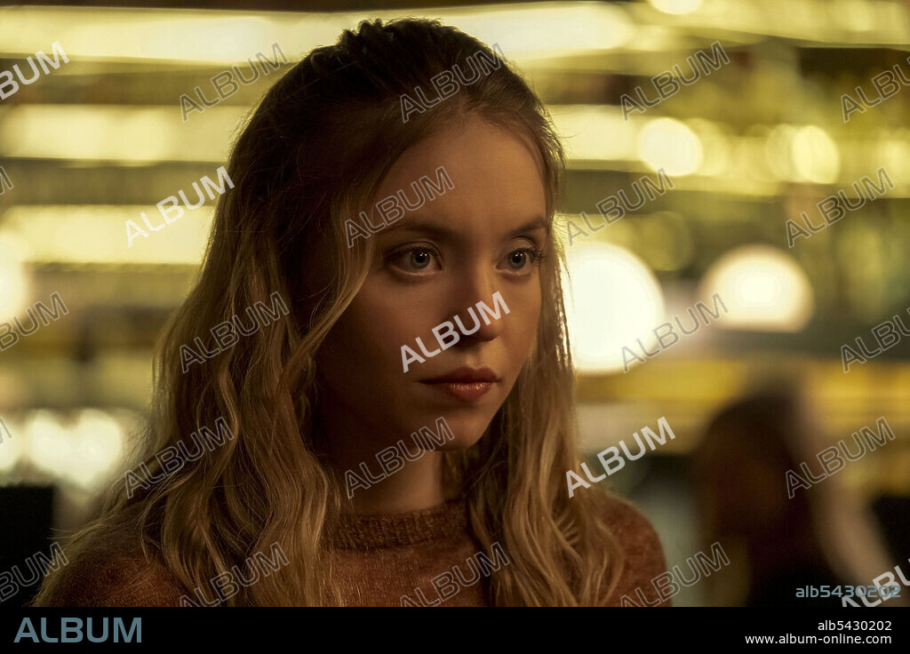 SYDNEY SWEENEY in THE VOYEURS, 2021, directed by MICHAEL MOHAN. Copyright Divide/Conquer.