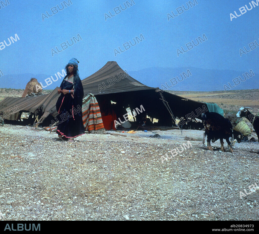 BEREBER EN SU JAIMA.