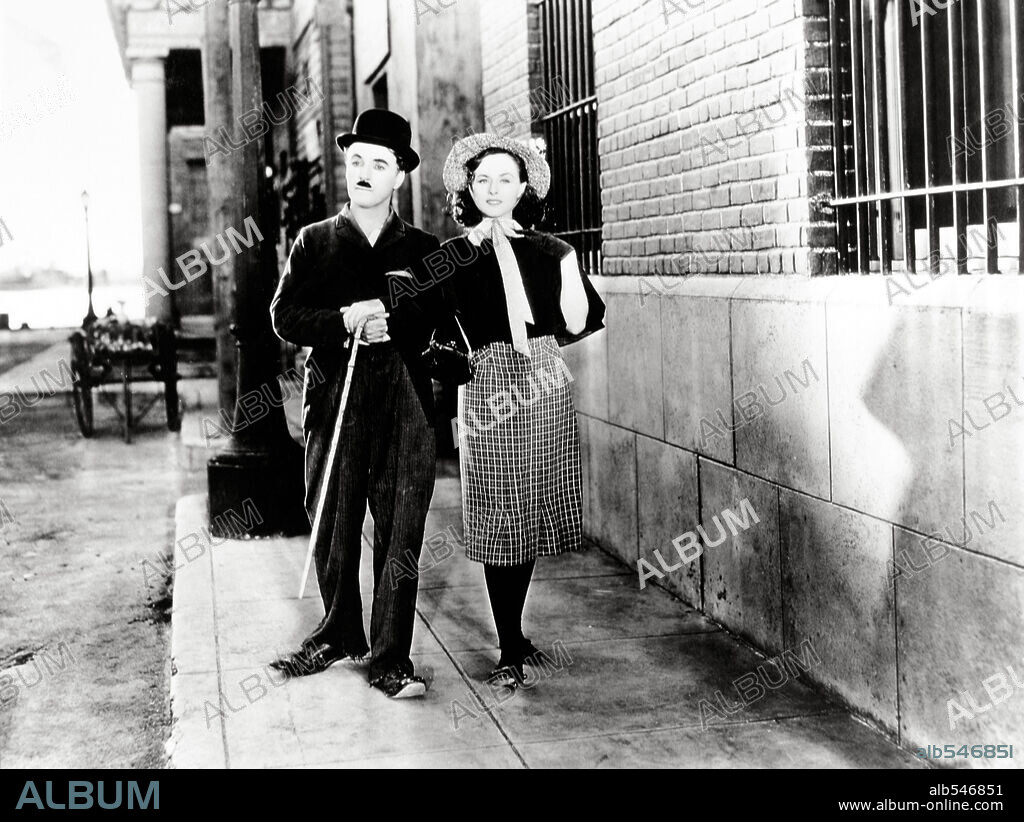 CHARLIE CHAPLIN and PAULETTE GODDARD in MODERN TIMES, 1936, directed by CHARLES CHAPLIN. Copyright CHAPLIN/UNITED ARTISTS.