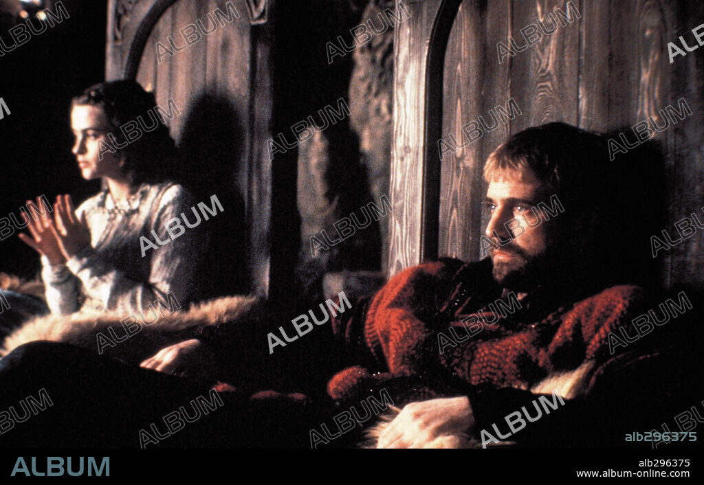 HELENA BONHAM CARTER y MEL GIBSON en HAMLET, 1990, dirigida por FRANCO ZEFFIRELLI. Copyright PARAMOUNT PICTURES.