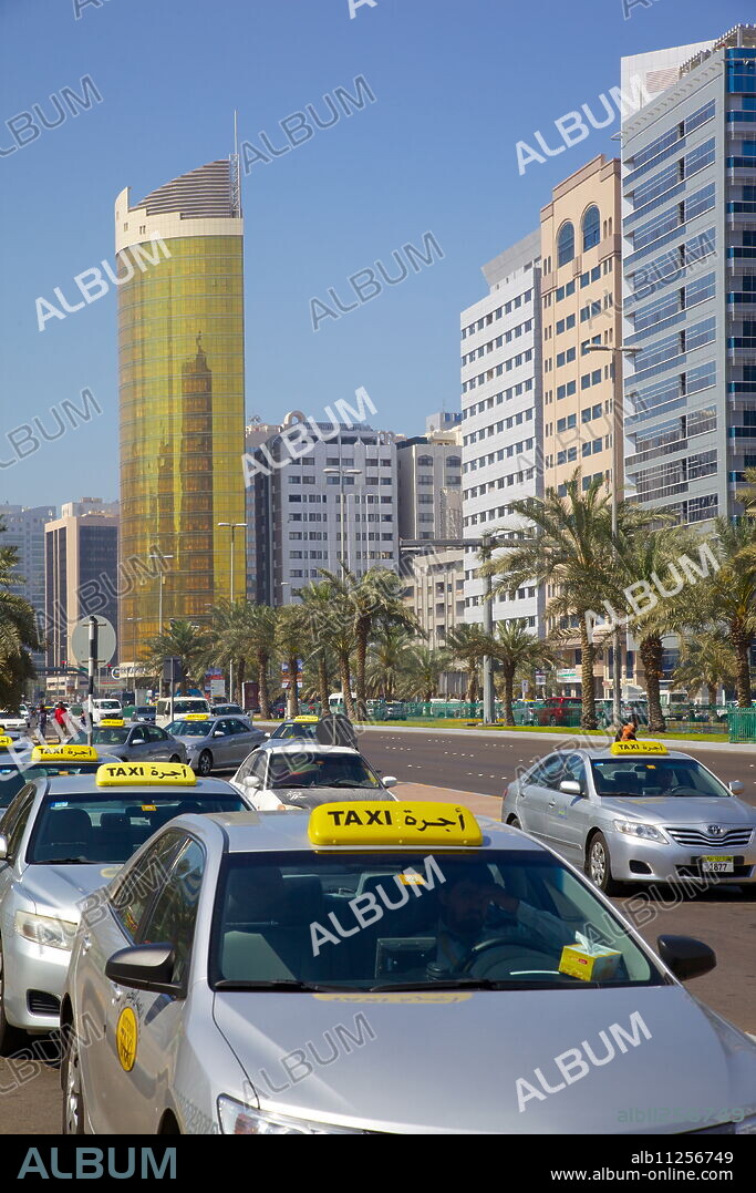 Madinat Zayed Shopping and Gold Centre and taxi, Abu Dhabi, United Arab Emirates, Middle East.