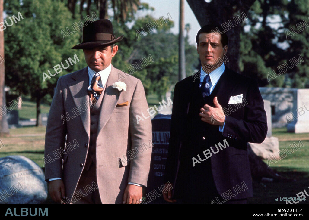 AL CAPONE, BEN GAZZARA y SYLVESTER STALLONE. BEN GAZZARA y SYLVESTER STALLONE en CAPONE, 1975, dirigida por STEVE CARVER. Copyright ROGER CORMAN/20TH CENTURY FOX.