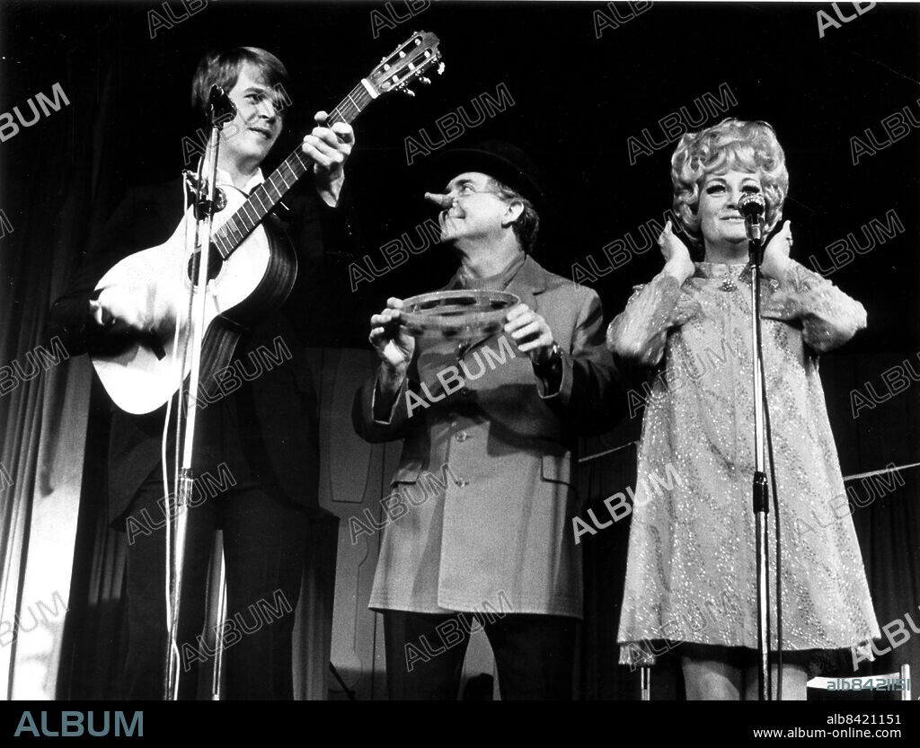 Stig Järrel som Fibban på Kronprinsen i Malmö 1970. tillsammans med Lars Berghagen och Siv Ericks. Järrel Stig skådespelare Scen 1970. Berghagen Lasse musik Scen 1970. Ericks Siv Scen 1970. (c) Rolf Zieger / Sydsvenskan / IBL.