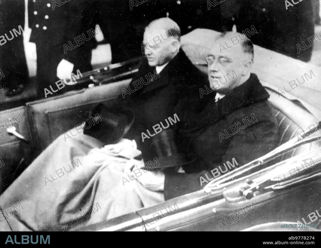 10 marzo 1933. El presidente Hoover y su Sucesor, Roosevelt, Fotografiados cuando Abandonaban la casa Blanca en Coche.