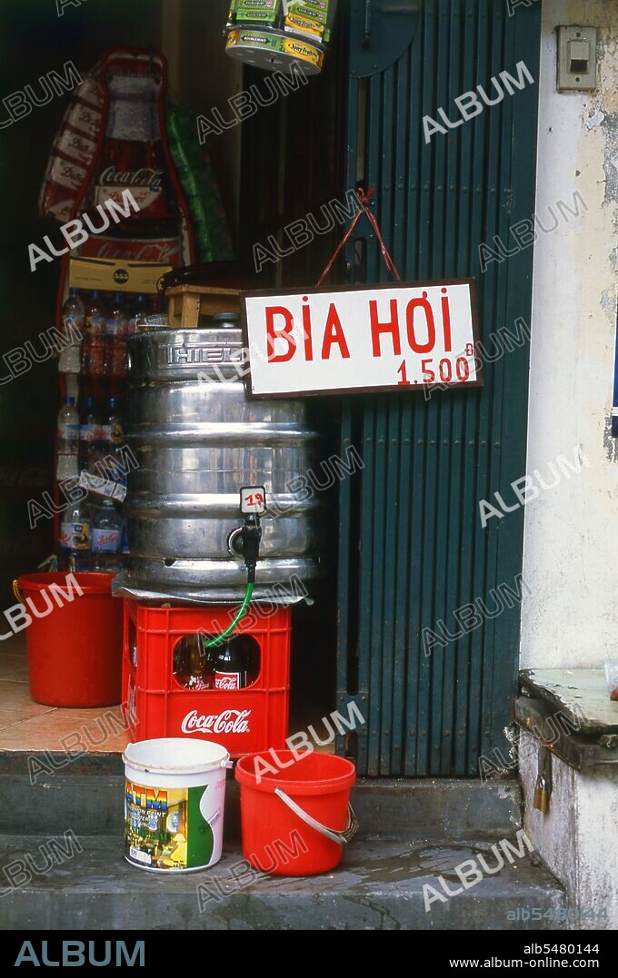 Bia hoi, or ‘fresh beer’ is a Vietnamese institution. The concept was first introduced by the Czechs but now beloved of beer-drinkers all over the country. Beer without preservatives is delivered fresh daily in small tanker-trucks. Bia hoi establishments are usually very basic. The streets of the capital, Hanoi, and especially the largest city, Ho Chi Minh City bustle with enthusiasm and business energy. The abandonment of socialist economics and its gradual replacement by limited market-oriented capitalism has been welcomed by the populace. People everywhere are angling to make money, and the streets are filled with small-scale private enterprises selling all manner of items.