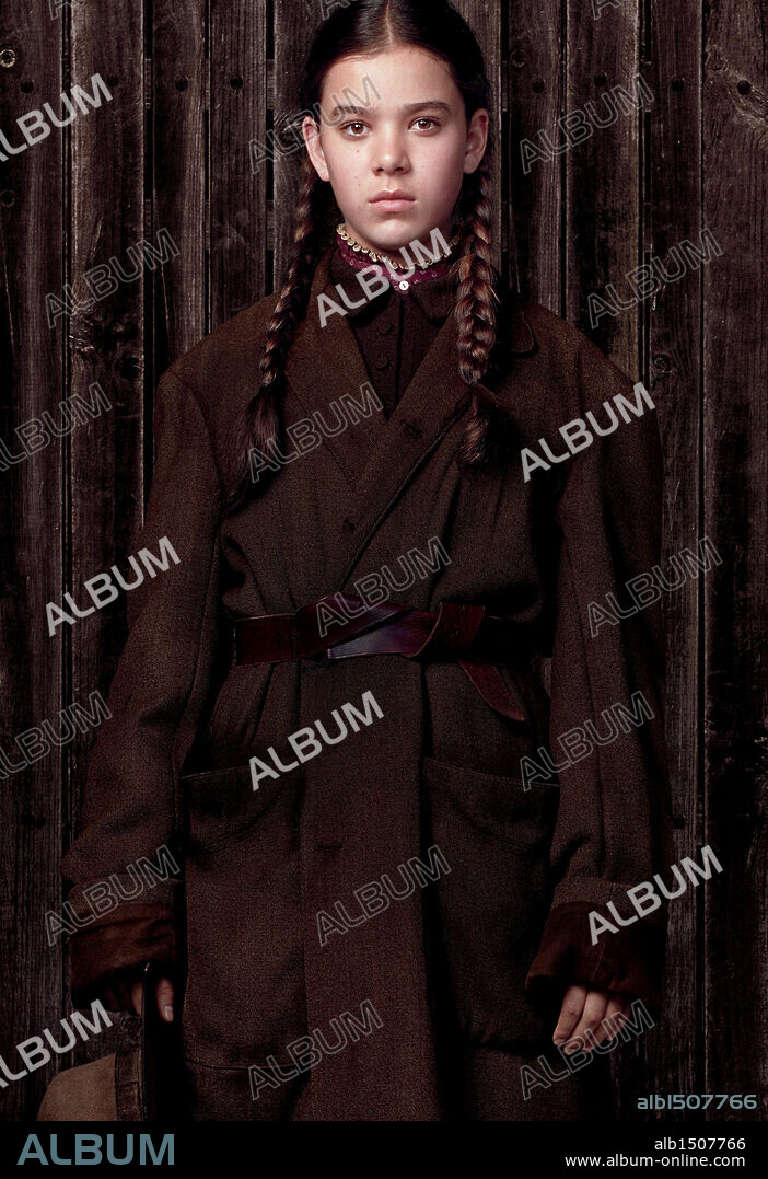 HAILEE STEINFELD in TRUE GRIT, 2010, directed by ETHAN COEN and JOEL COEN. Copyright PARAMOUNT PICTURES.