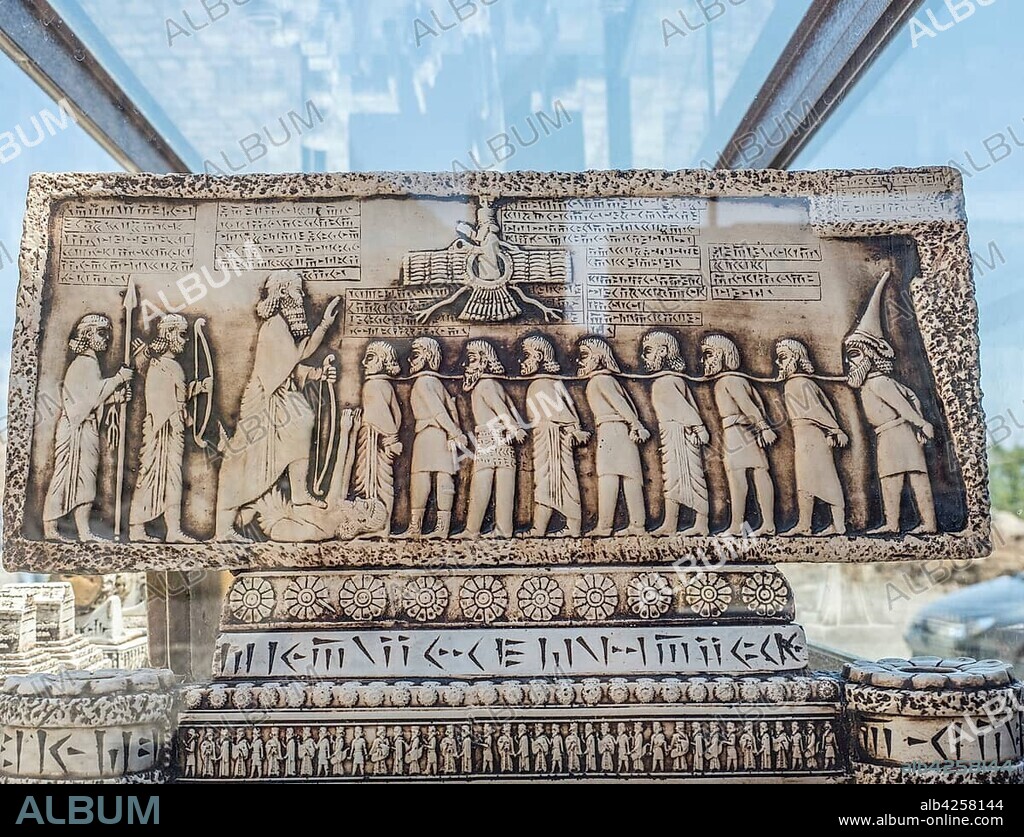 Behistun inscription, Darius I, cuneiform script, ancient Persian, Elamic, Babylonian, key for deciphering the Babylonian cuneiform script, reproduction, rock massif near Bisutun, Kermanshah, Iran