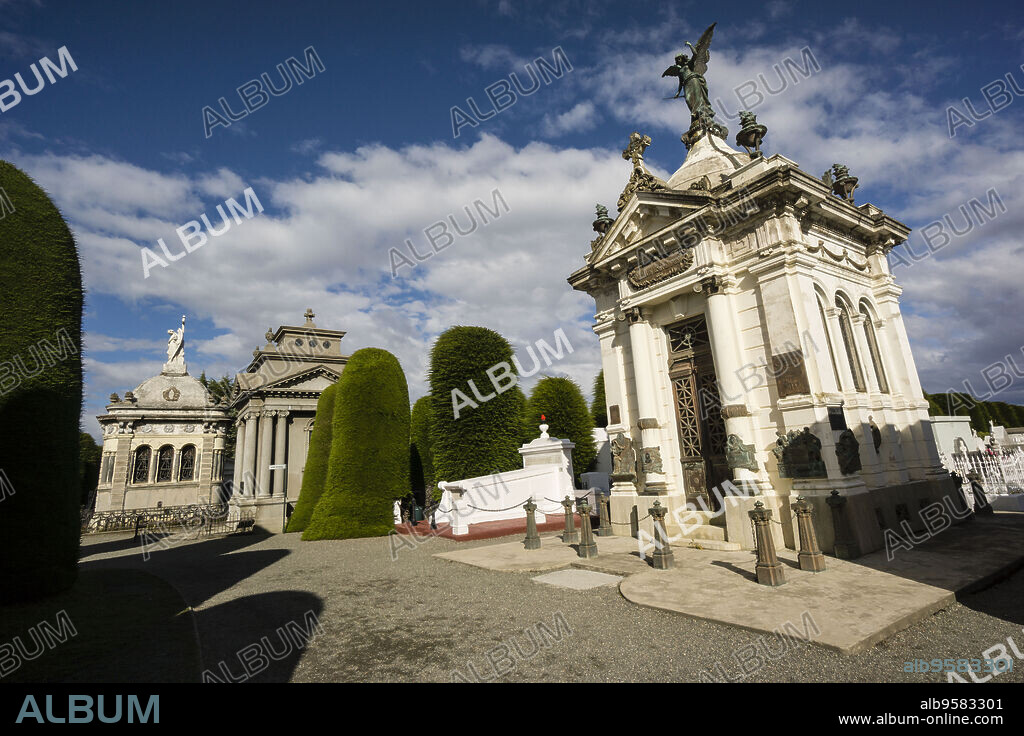 mausoleo de José Menendez, cementerio municipal Sara Braun, 1894, Punta Arenas -Sandy Point-, Patagonia, República de Chile,América del Sur.