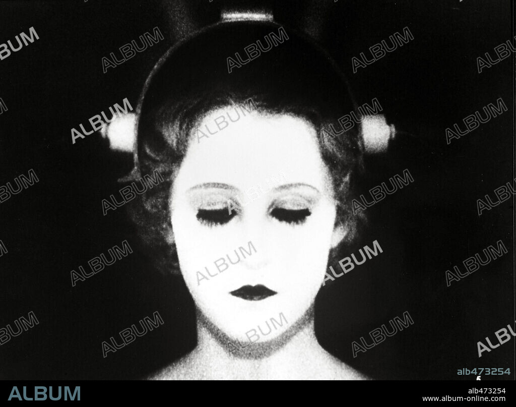 BRIGITTE HELM in METROPOLIS, 1927, directed by FRITZ LANG. Copyright U.F.A.