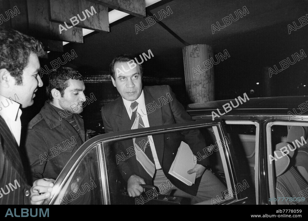 Ghotbzadeh, Sadegh; iranischer Politiker (vom 28.11.1979 bis 08.1980 iran. Außenminister); Esfahan (Iran) 24.02.1936 - Teheran 15.09.1982. Sadegh Ghotbzadeh, Außenminister der Islamischen Republik Iran, bei den ersten Präsidentschaftswahlen des Landes. Foto, 16.12.1979.